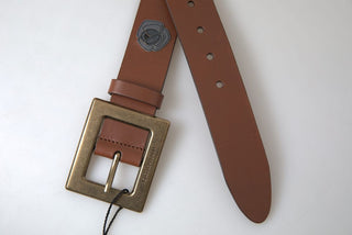 Elegant Leather Belt With Metal Buckle