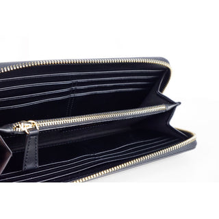 Elegant Leather Zippered Wallet In Classic Black