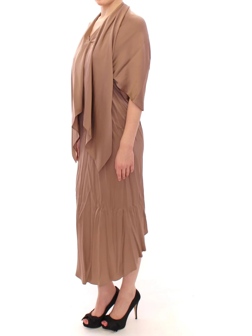 فستان كوكتيل بني اللون من الحرير المنسدل بقصة ضيقة