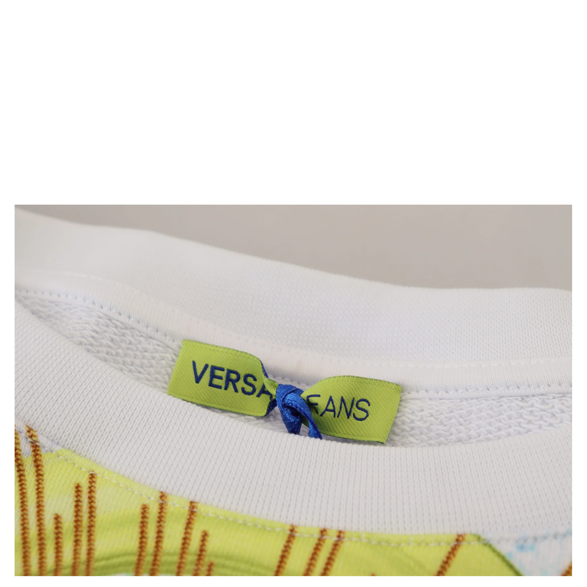 White Graphic Print Long Sleeves Sweater