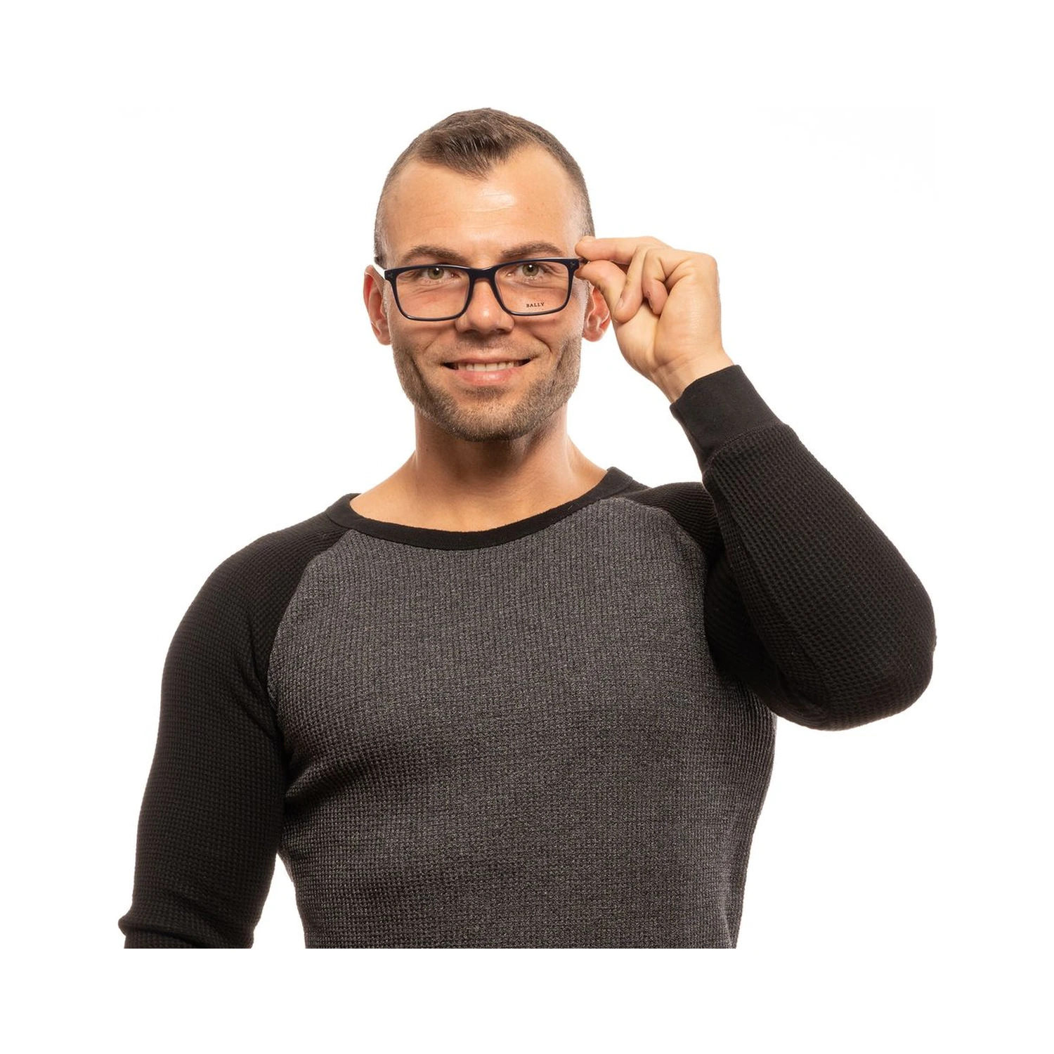 نظارات بلاستيكية سوداء (إطارات)