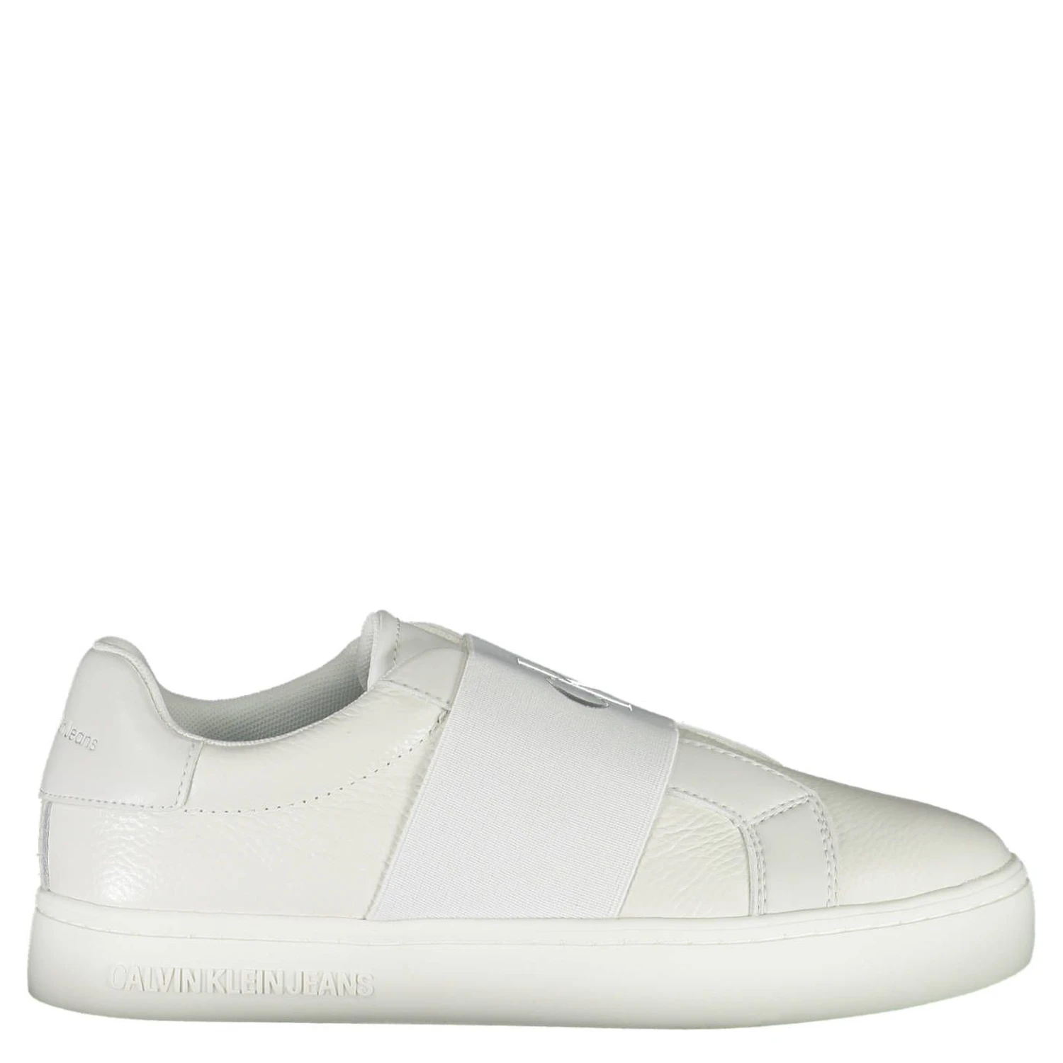Elegant Trainer With Logo Detail