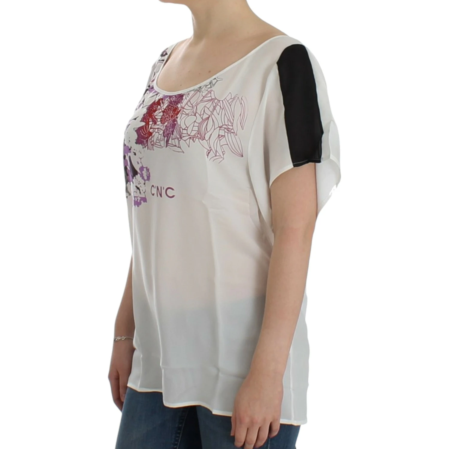 White motive print blouse