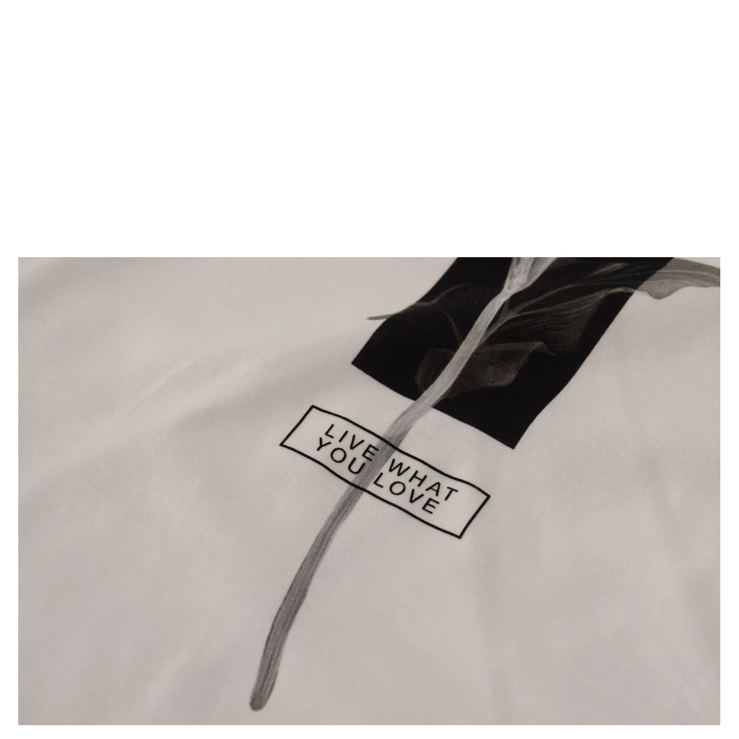 White Black Roses Crewneck Cotton  T-shirt