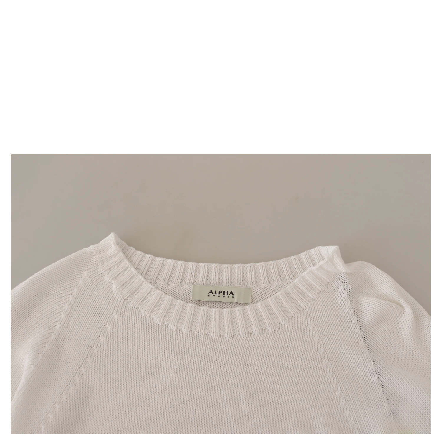 White Long Sleeves Crewneck Pullover Sweater