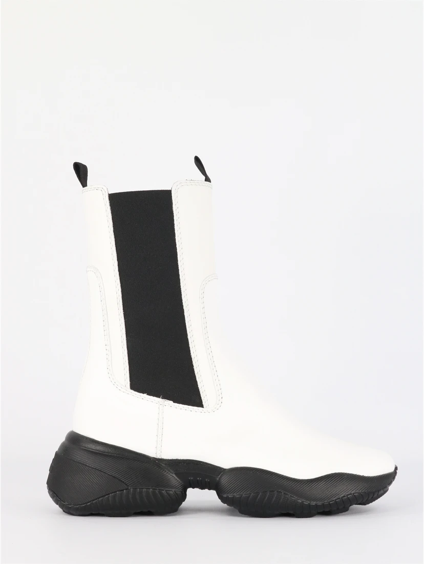 Interaction chelsea boots