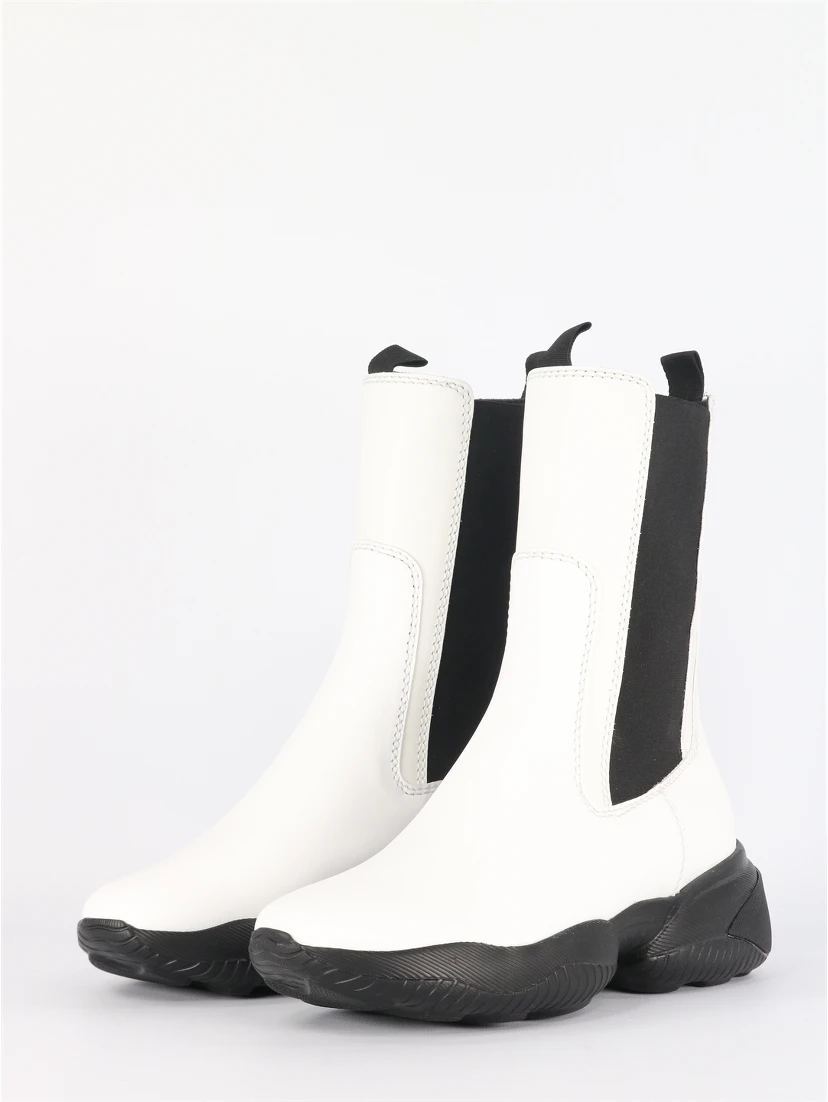 Interaction chelsea boots