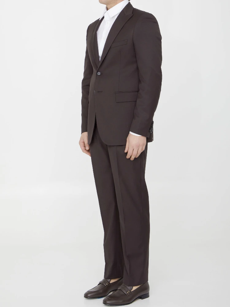 Suit in viscose blend alternative
