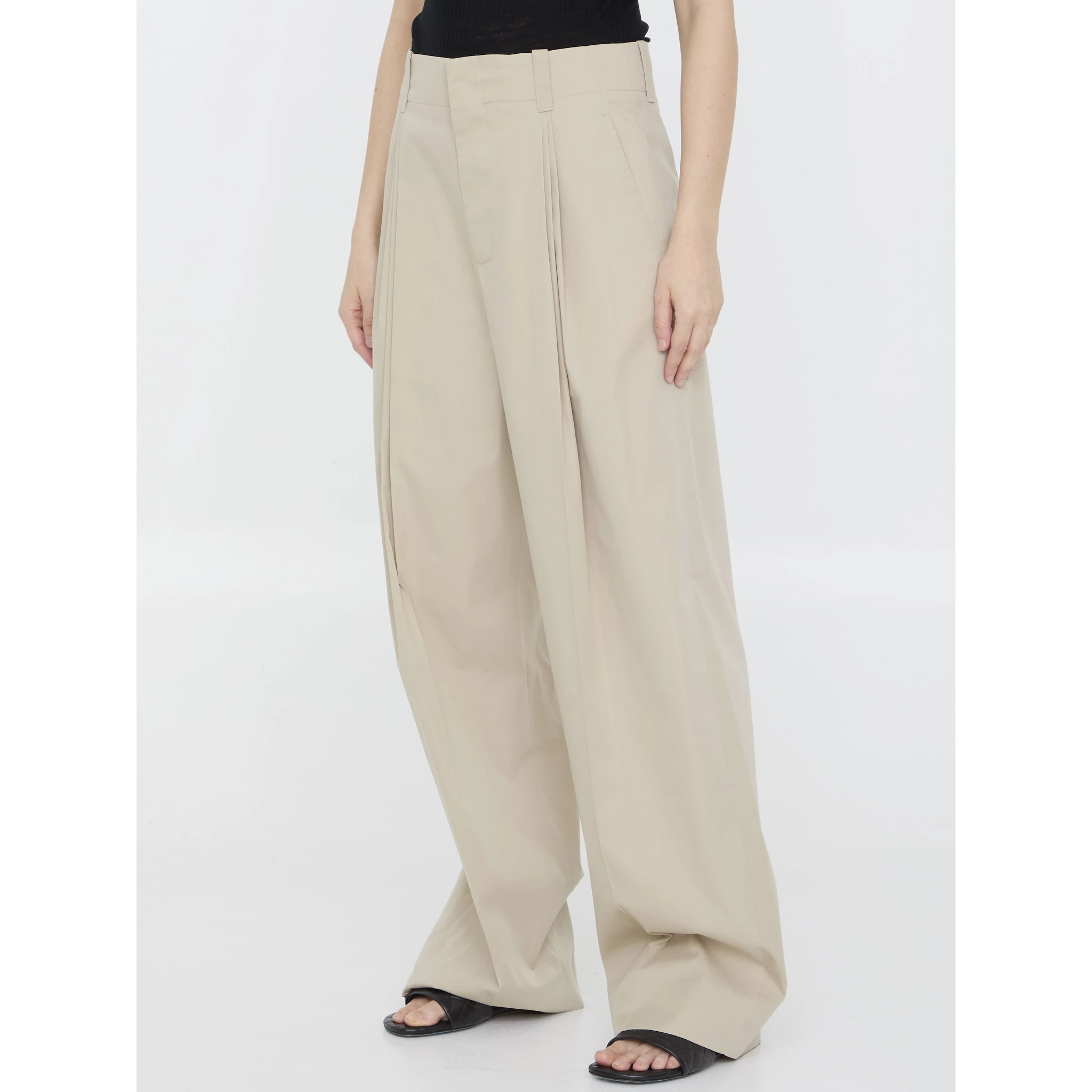 Pleated pants