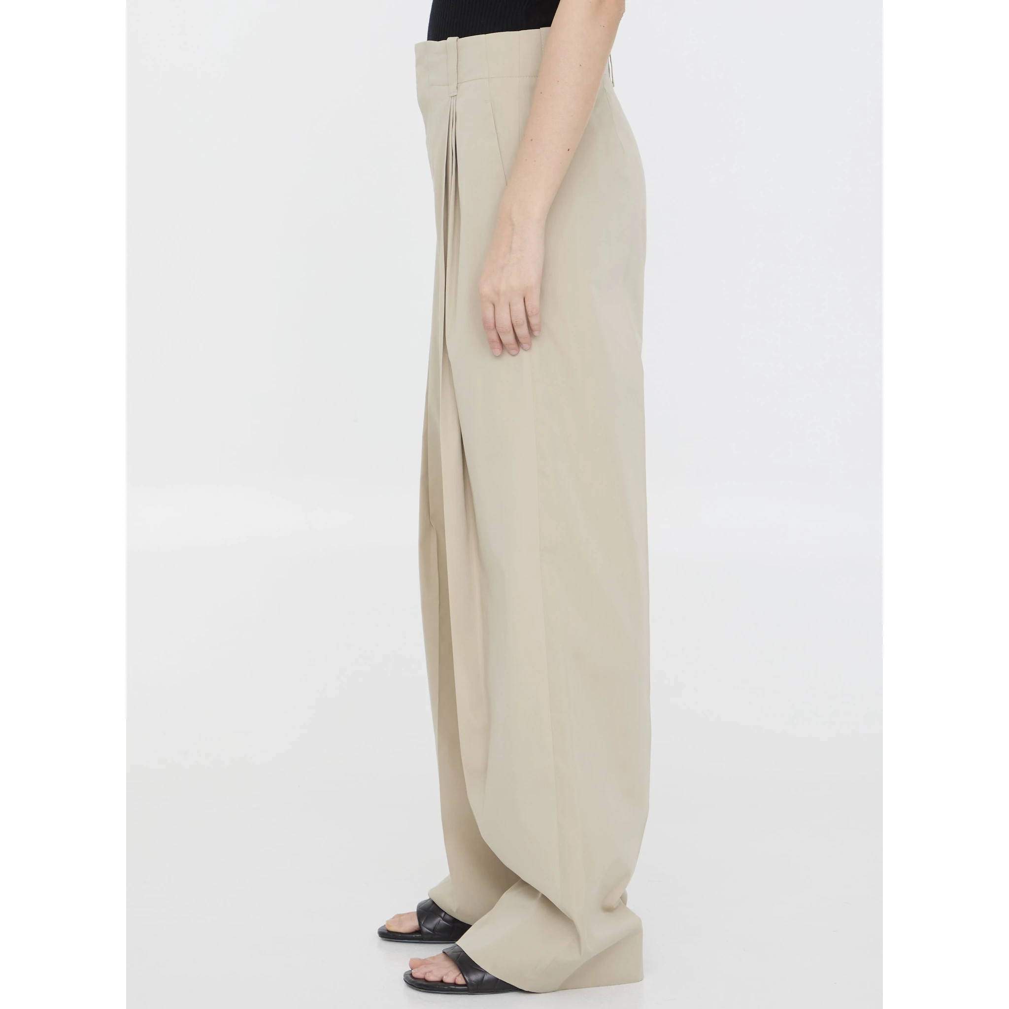 Pleated pants