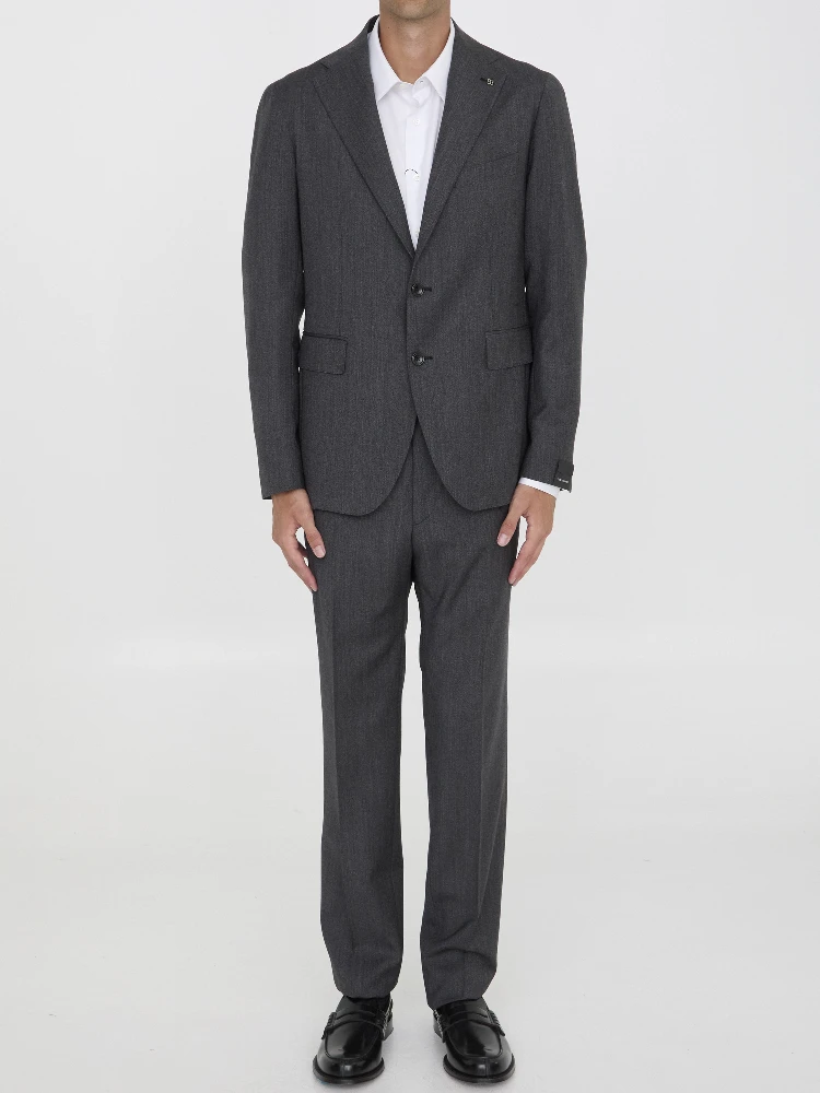 Two-piece suit in virgin wool