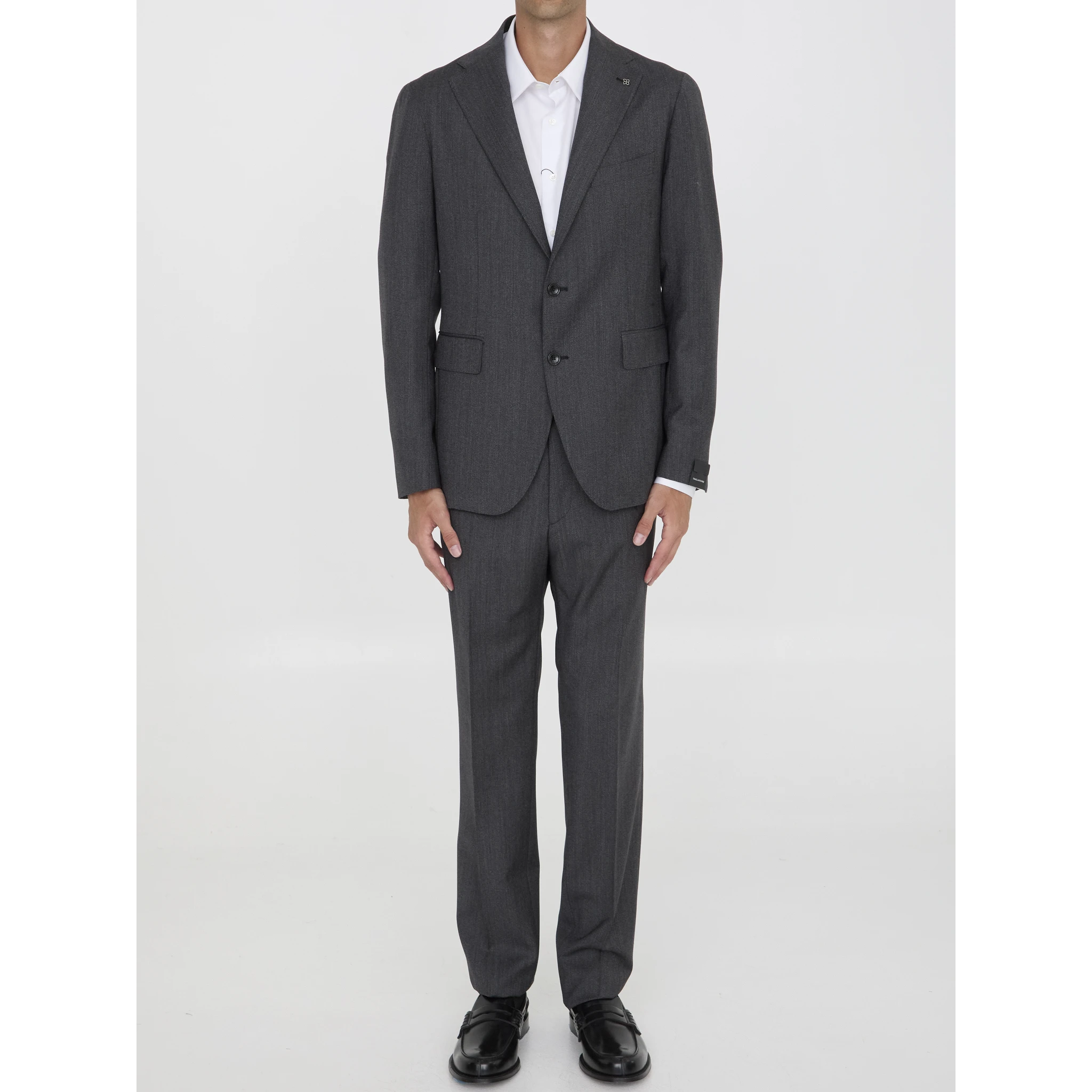 Two-piece suit in virgin wool