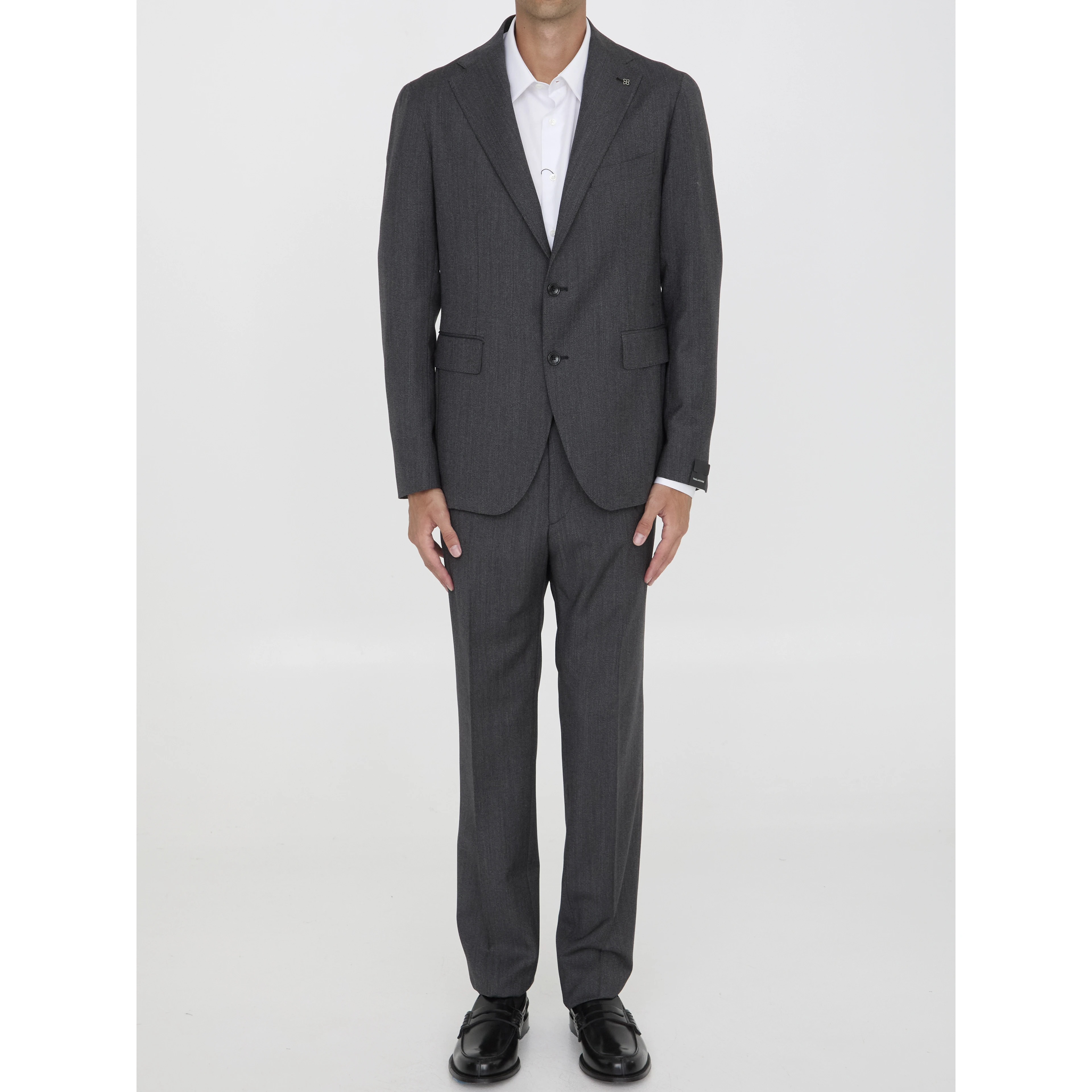 Two-piece suit in virgin wool