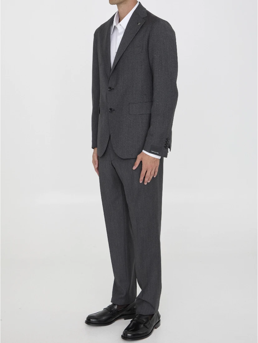 Two-piece suit in virgin wool