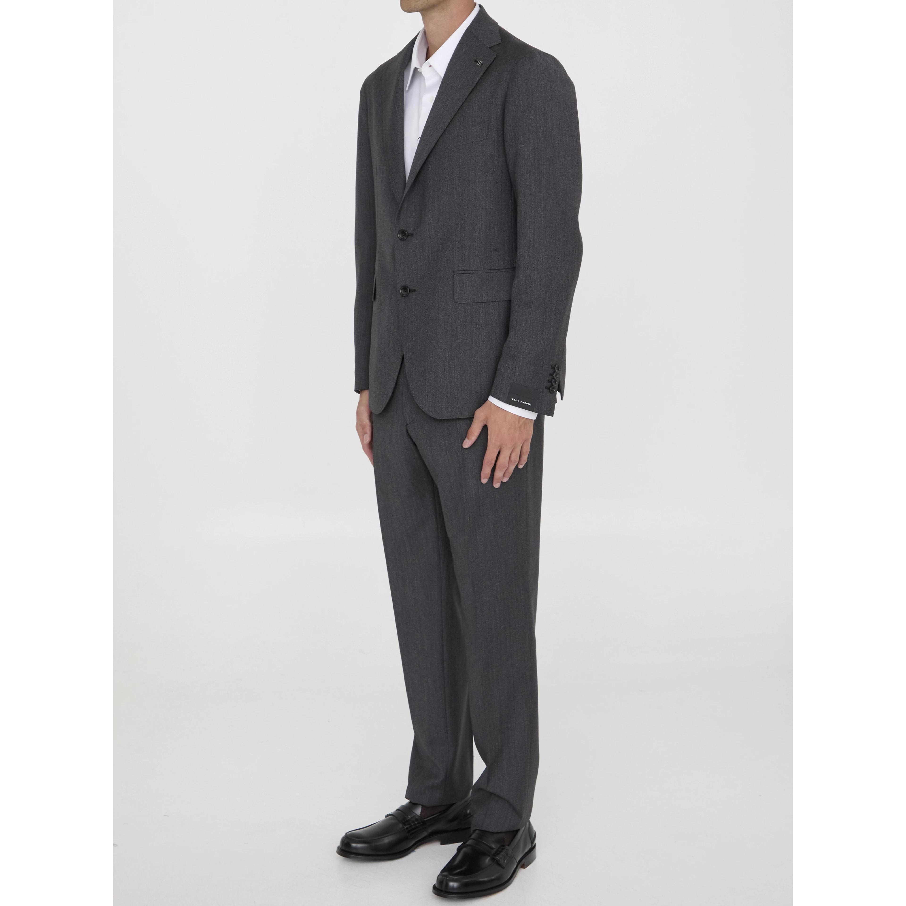 Two-piece suit in virgin wool