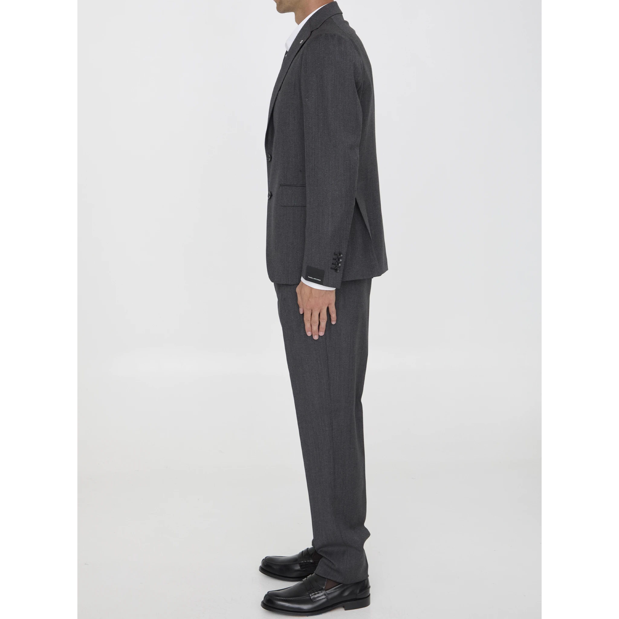 Two-piece suit in virgin wool