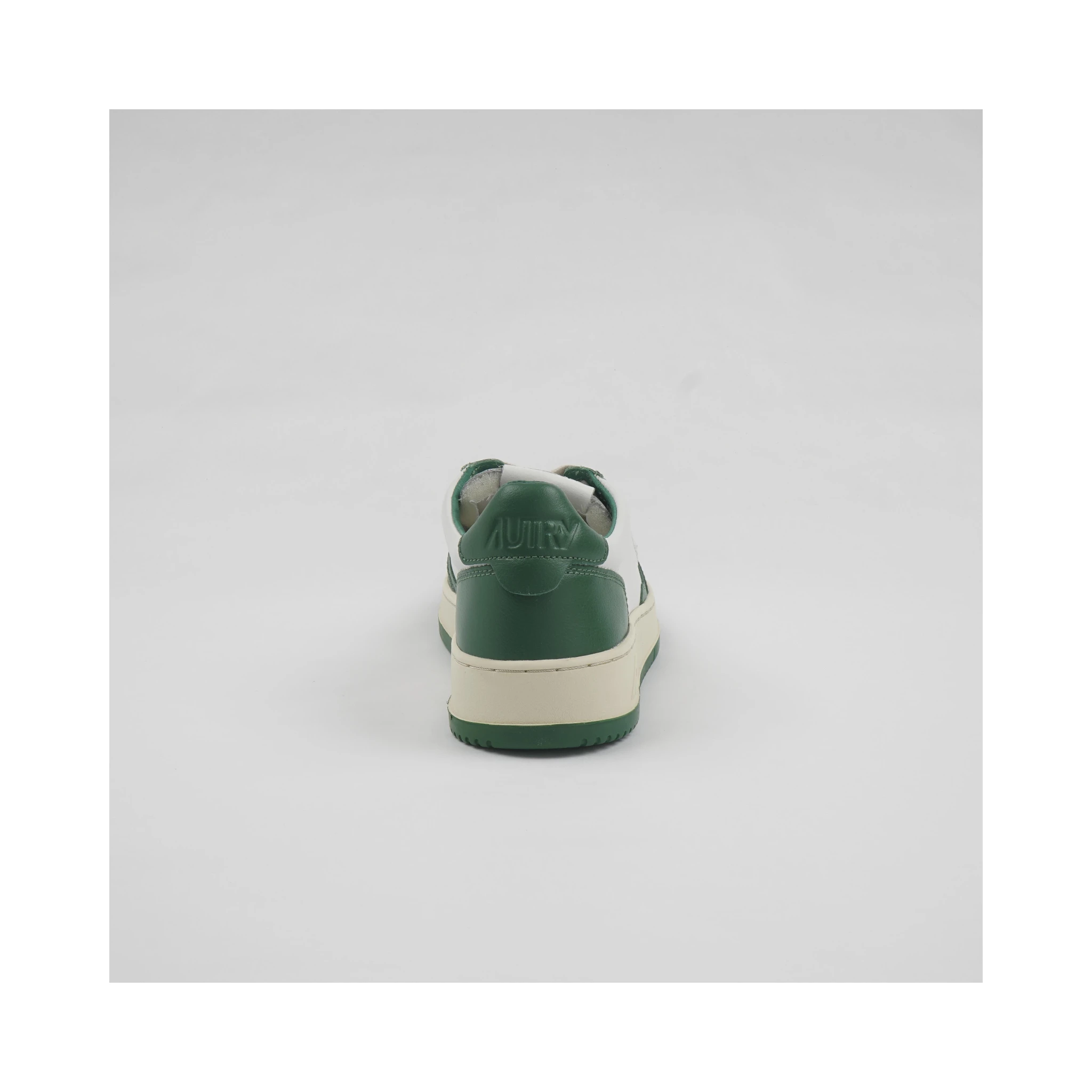 Medalist low-top sneaker