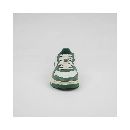 Medalist low-top sneaker