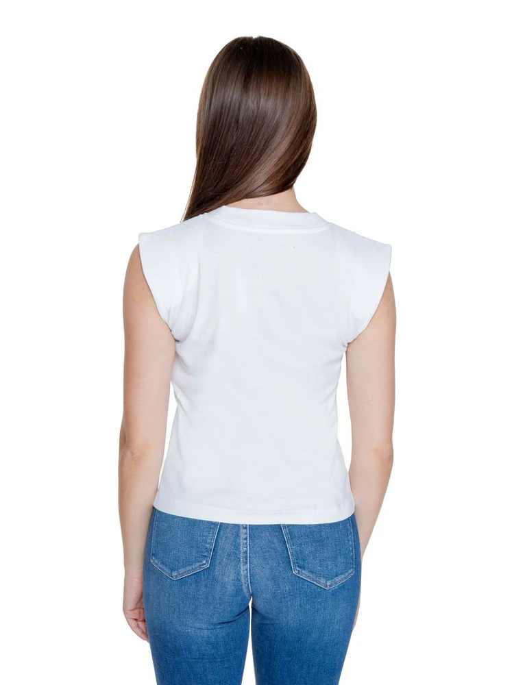 Women's sleeveless top alternative