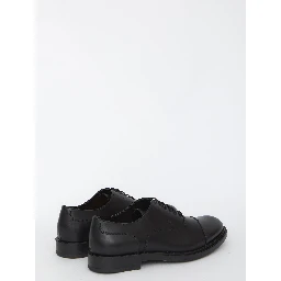 Lace-ups in black leather