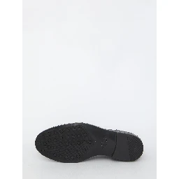 Lace-ups in black leather