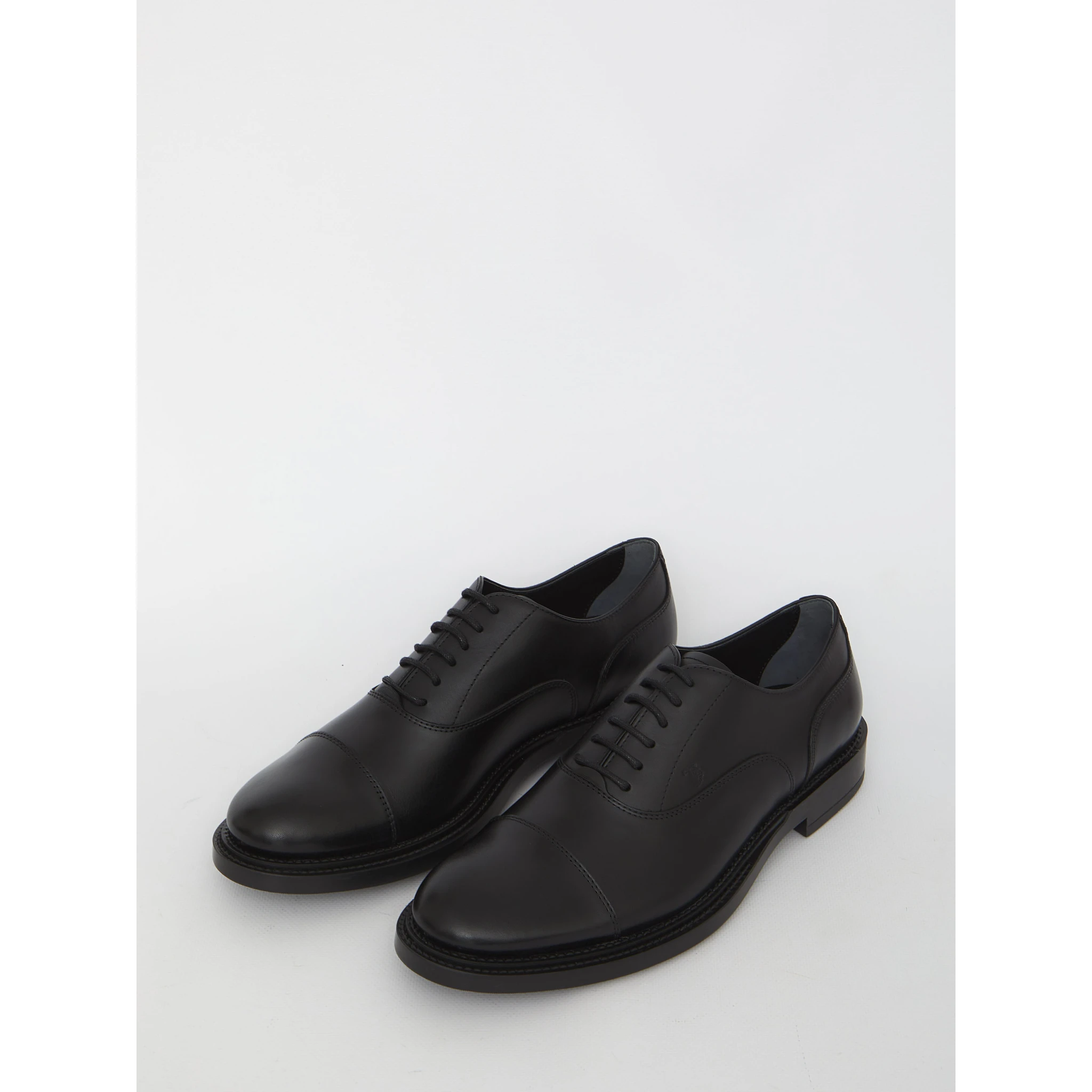 Lace-ups in black leather