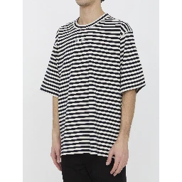 تيشيرت مخطط بأكمام قصيرة ورقبة دائرية وقصة مريحة