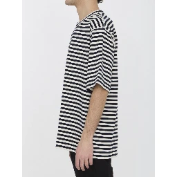 تيشيرت مخطط بأكمام قصيرة ورقبة دائرية وقصة مريحة