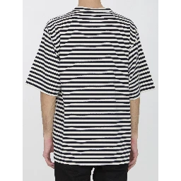 تيشيرت مخطط بأكمام قصيرة ورقبة دائرية وقصة مريحة