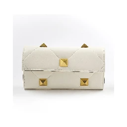Rockstud Clutch