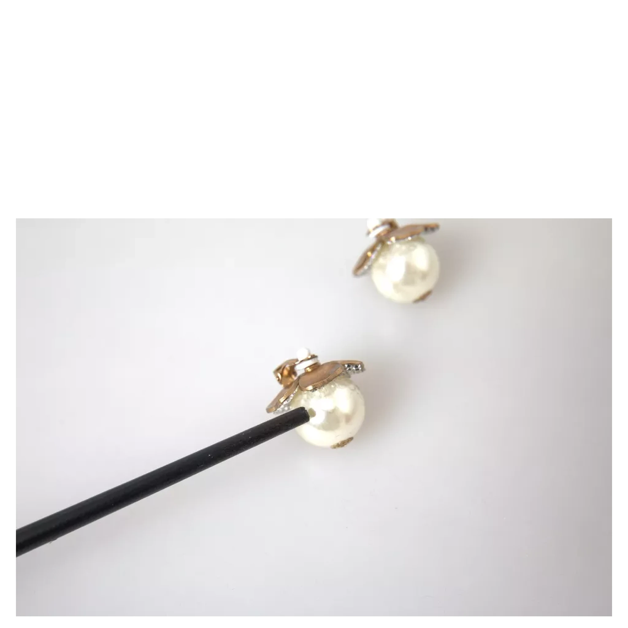 Gold Tone Maxi Faux Pearl Floral Clip-on Jewelry Earrings