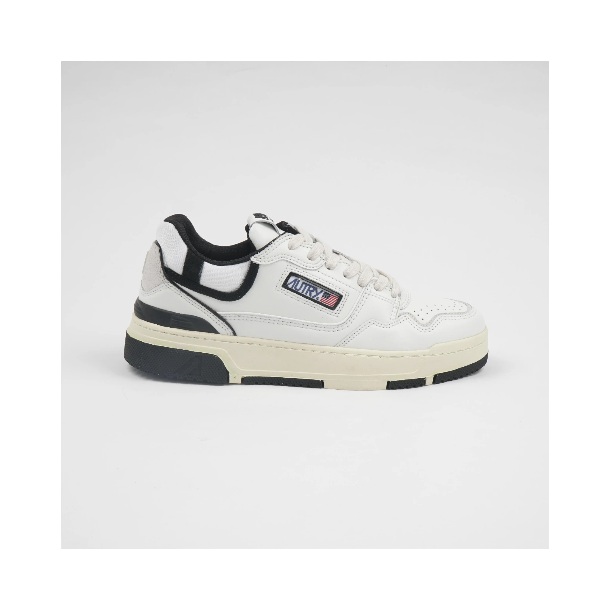 Action low-top leather sneaker