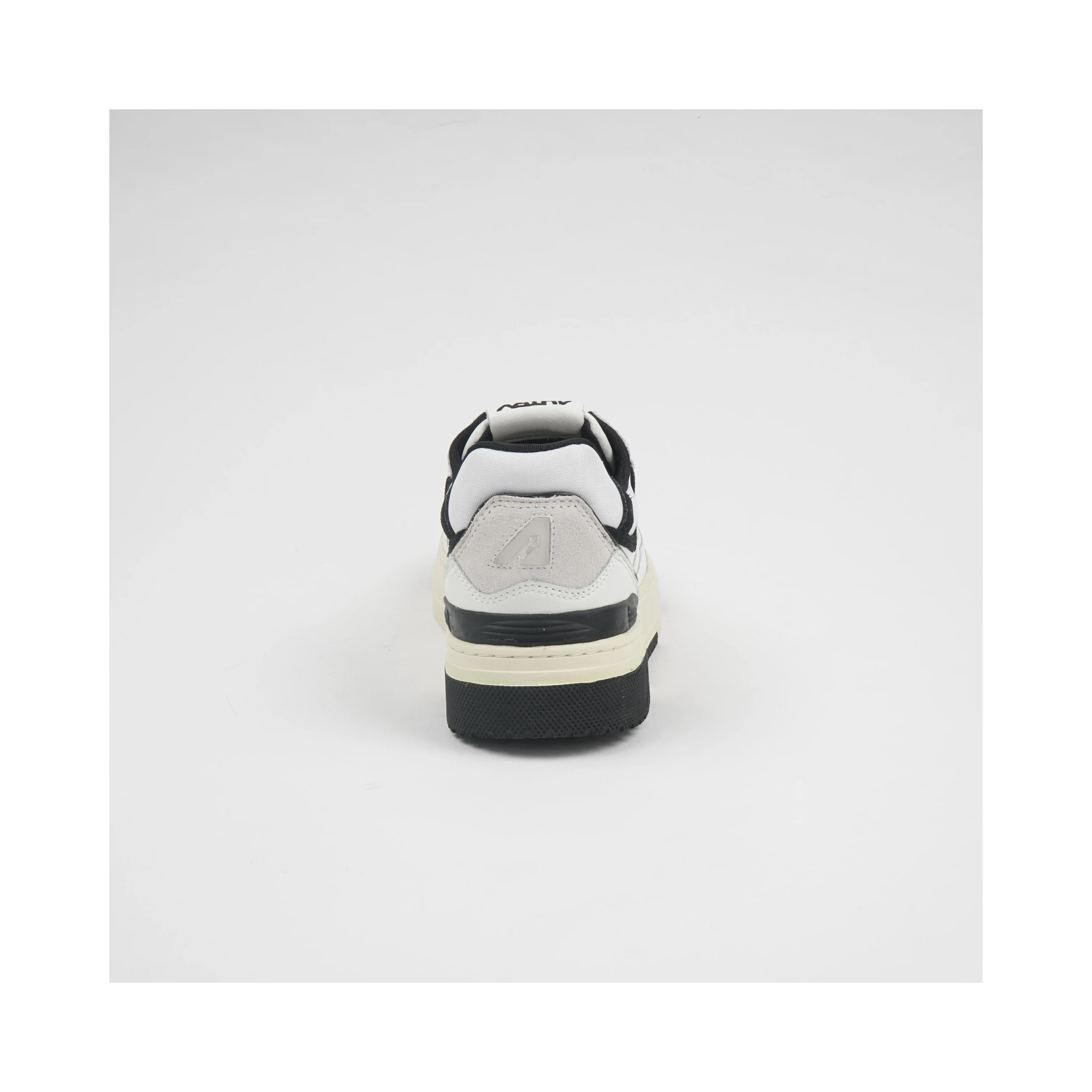 Action low-top leather sneaker