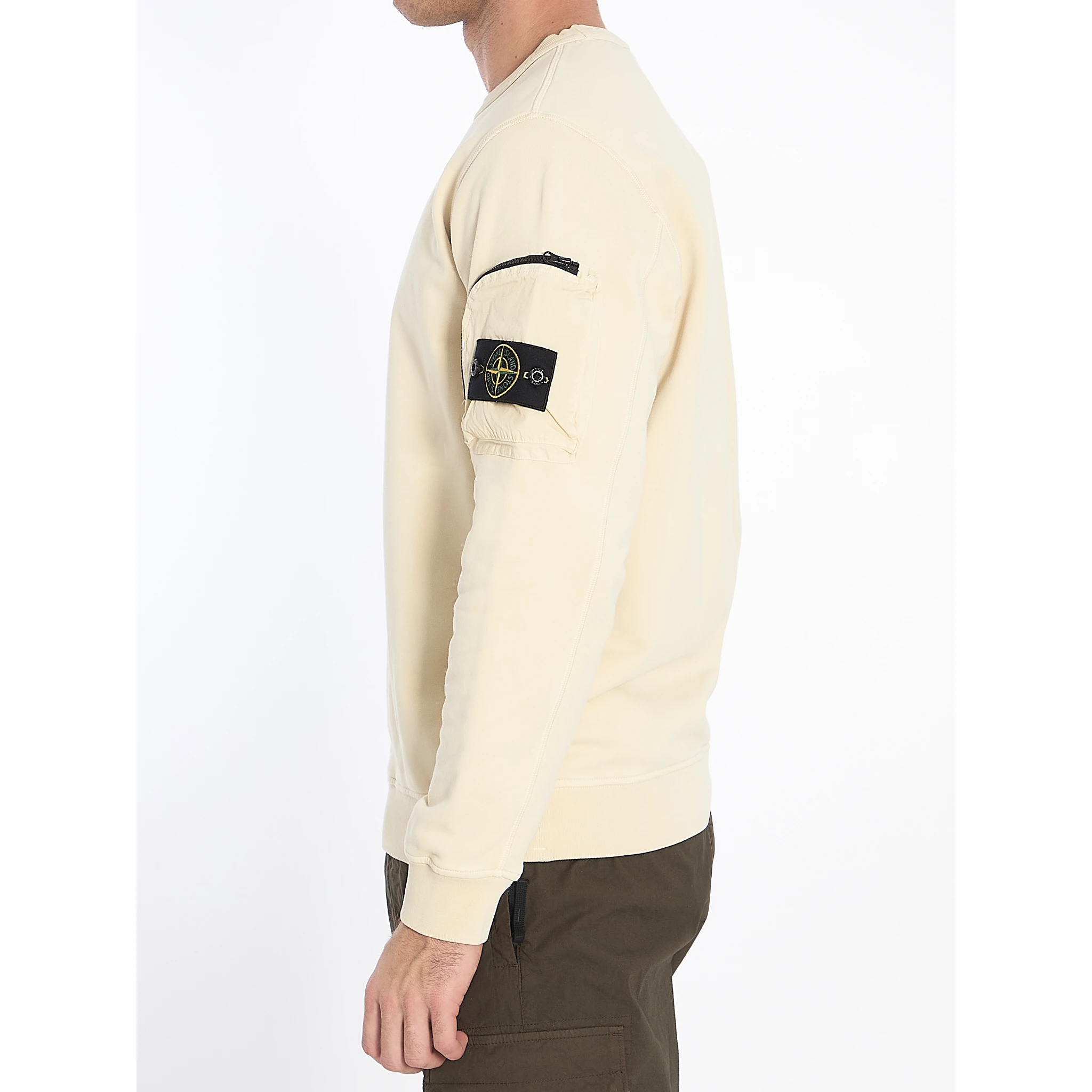 Sweatshirt with pocket