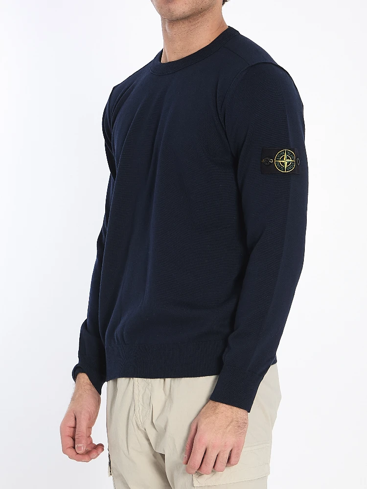 Crewneck sweater alternative