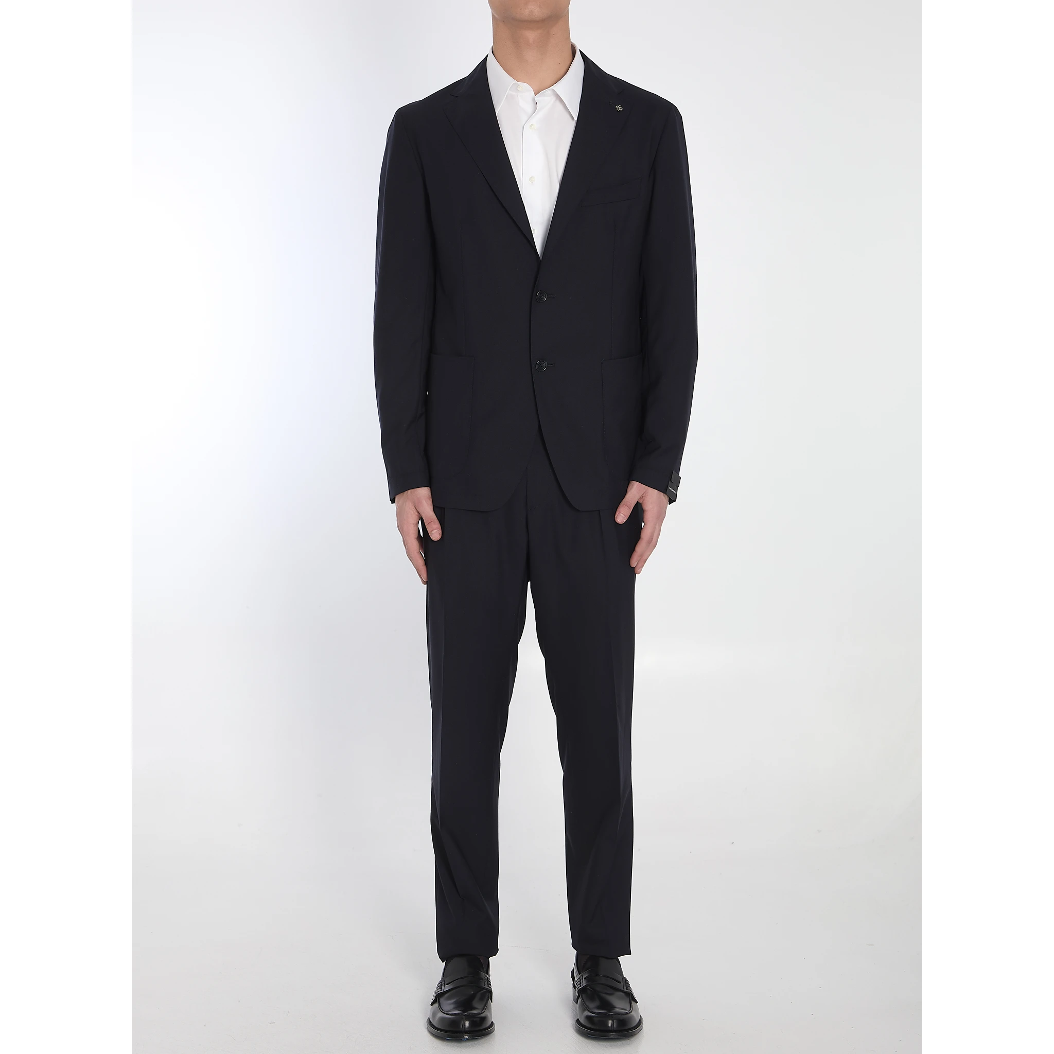 Two-piece suit in wool and silk blend