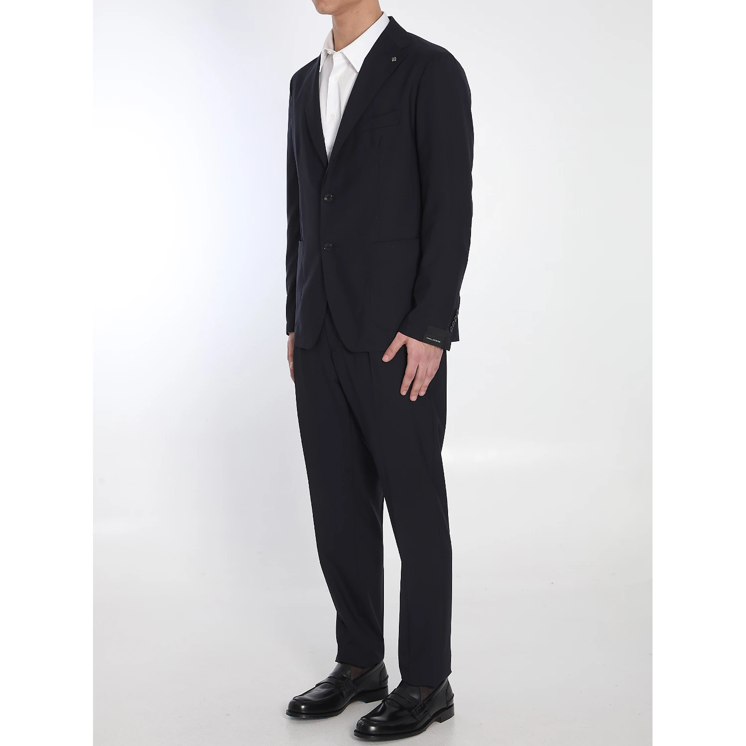 Two-piece suit in wool and silk blend