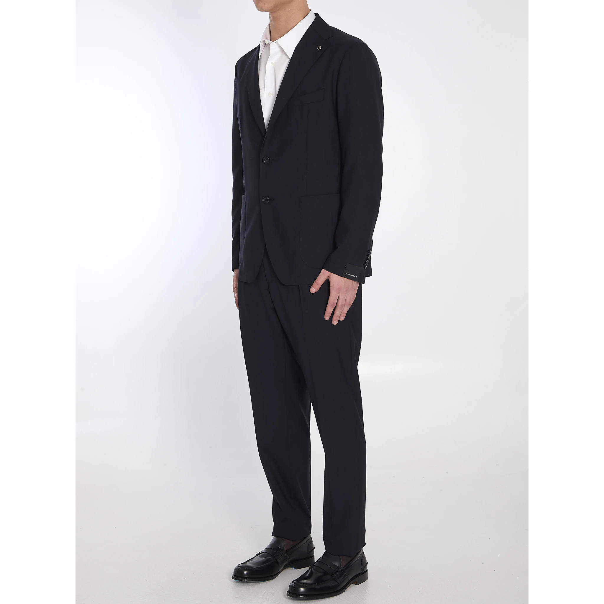 Two-piece suit in wool and silk blend