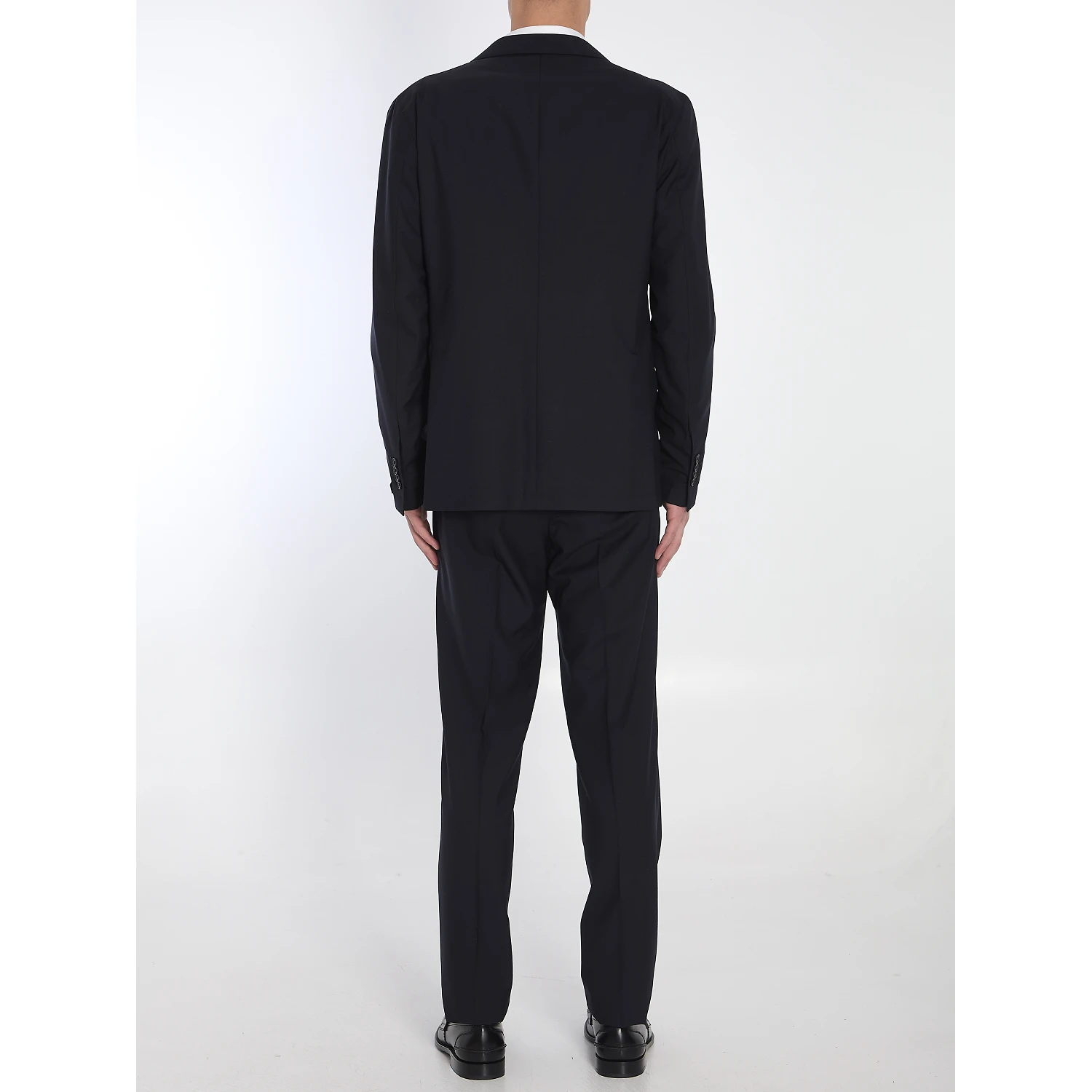 Two-piece suit in wool and silk blend
