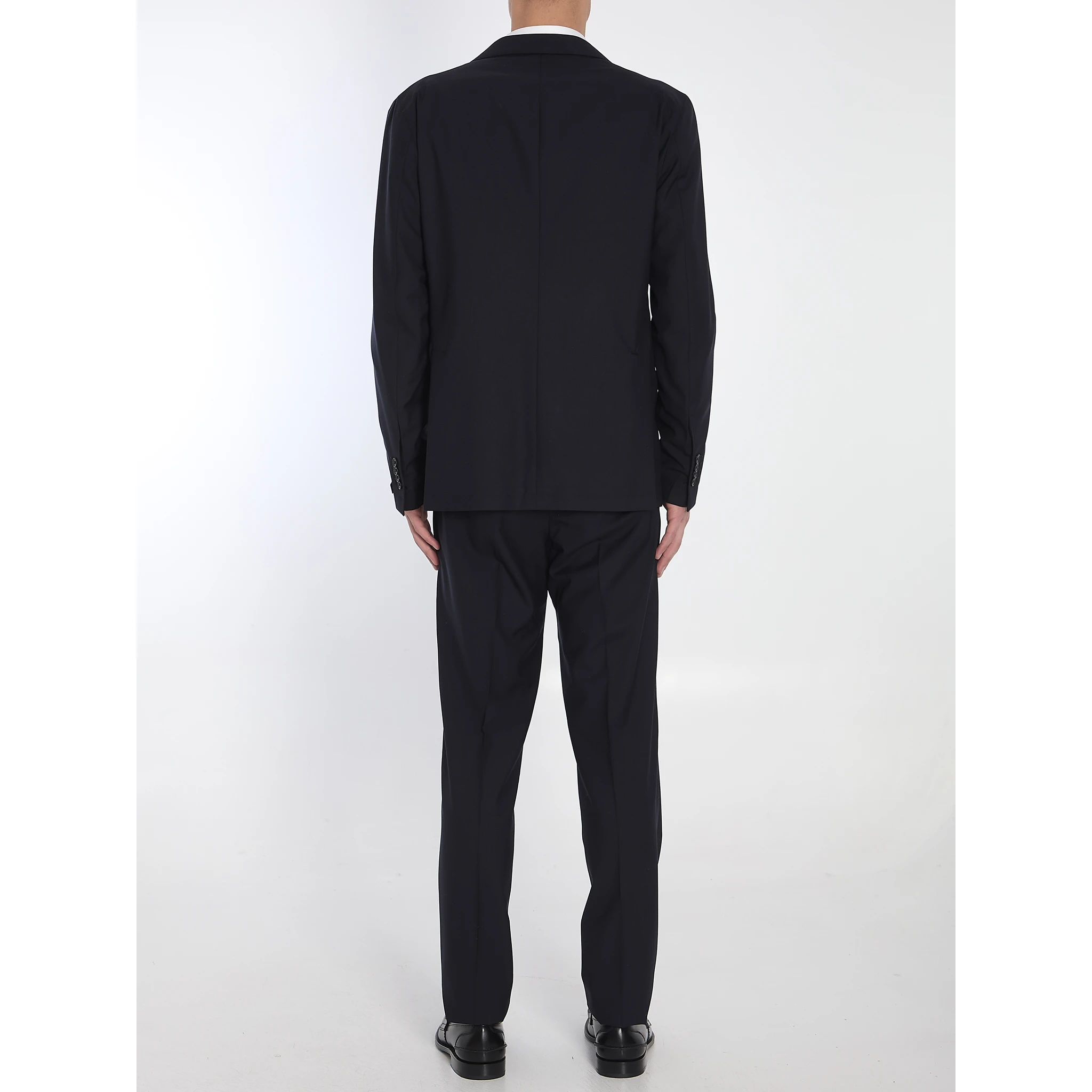 Two-piece suit in wool and silk blend