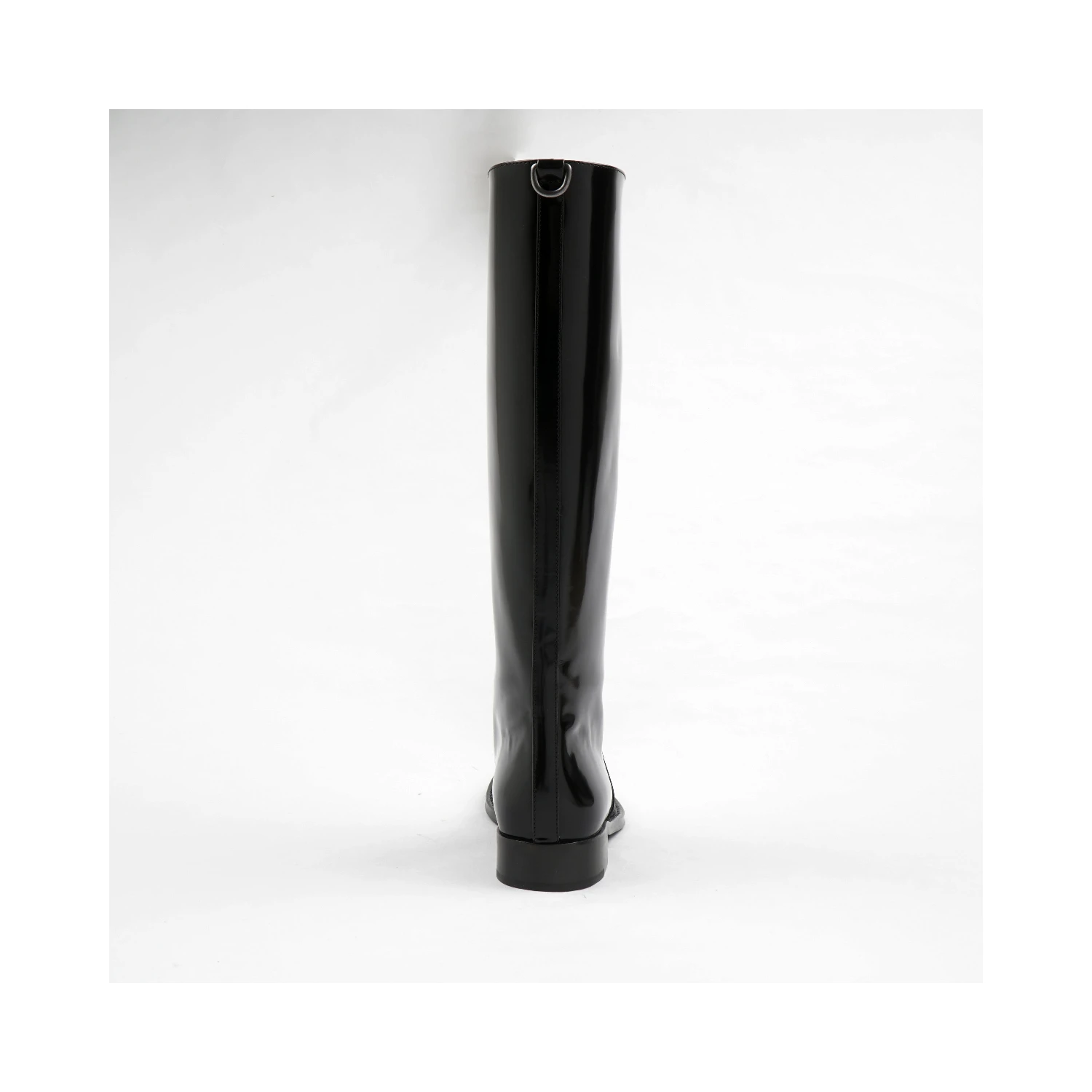 حذاء هانت يصل إلى الركبة باللون الأسود