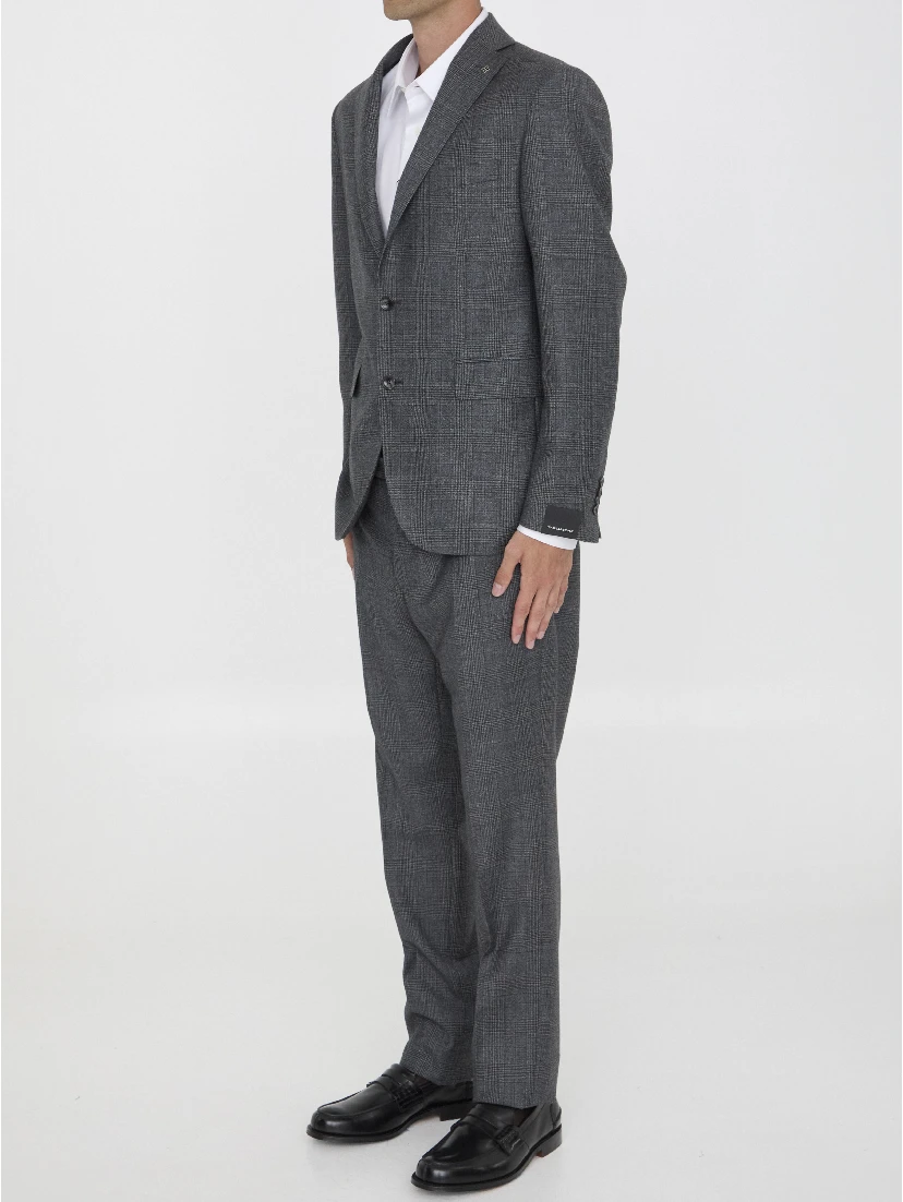 Two-piece suit in virgin wool