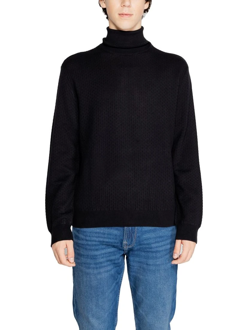 Black Cotton Turtleneck
