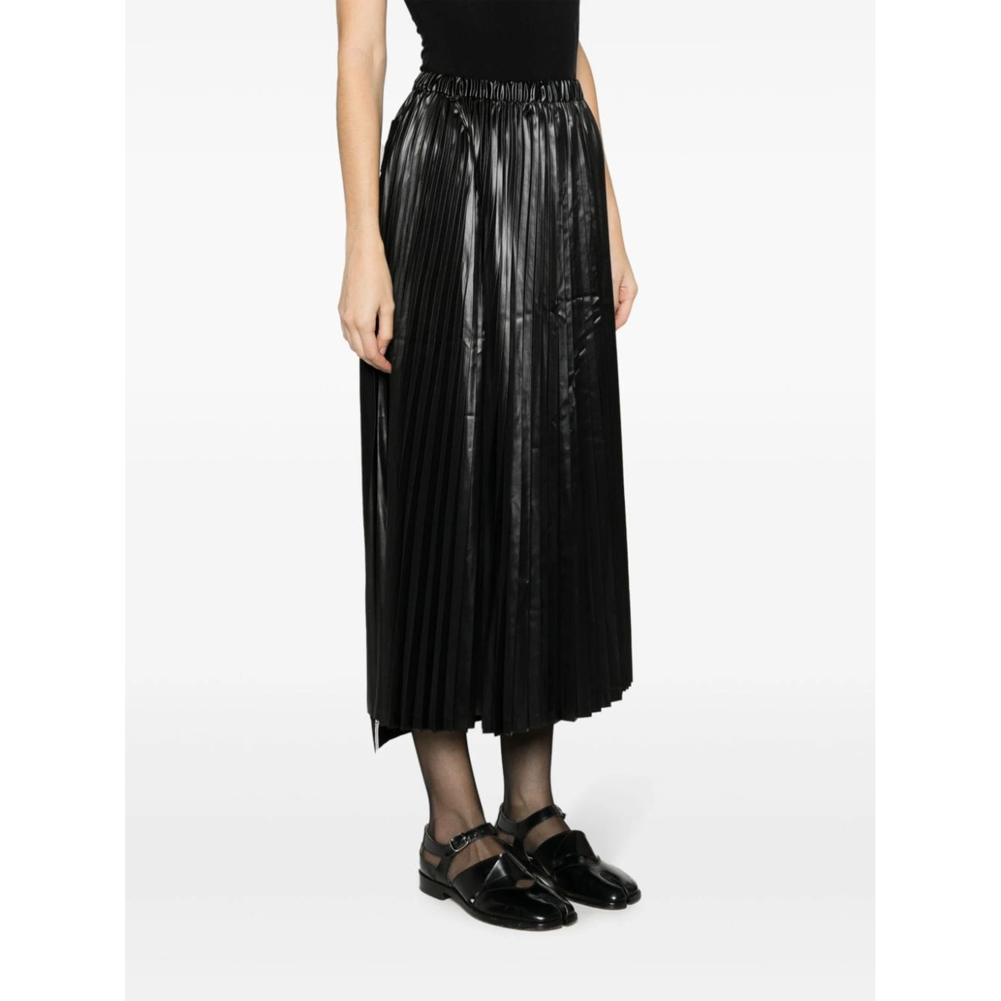 Cropped Leg Pleated Cotton Trousers In Black