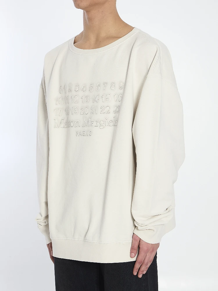Logo sweatshirt alternative