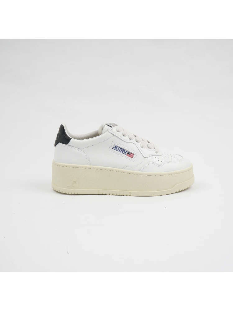 Medalist sneaker