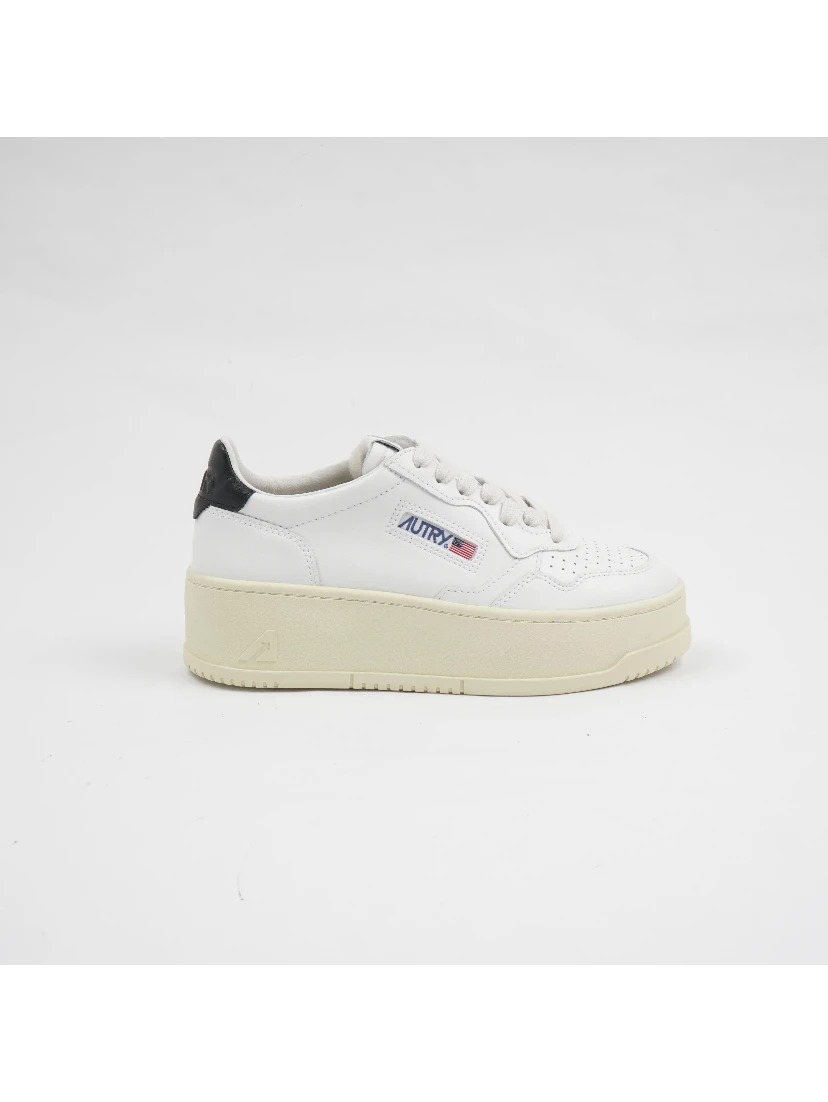 Medalist sneaker
