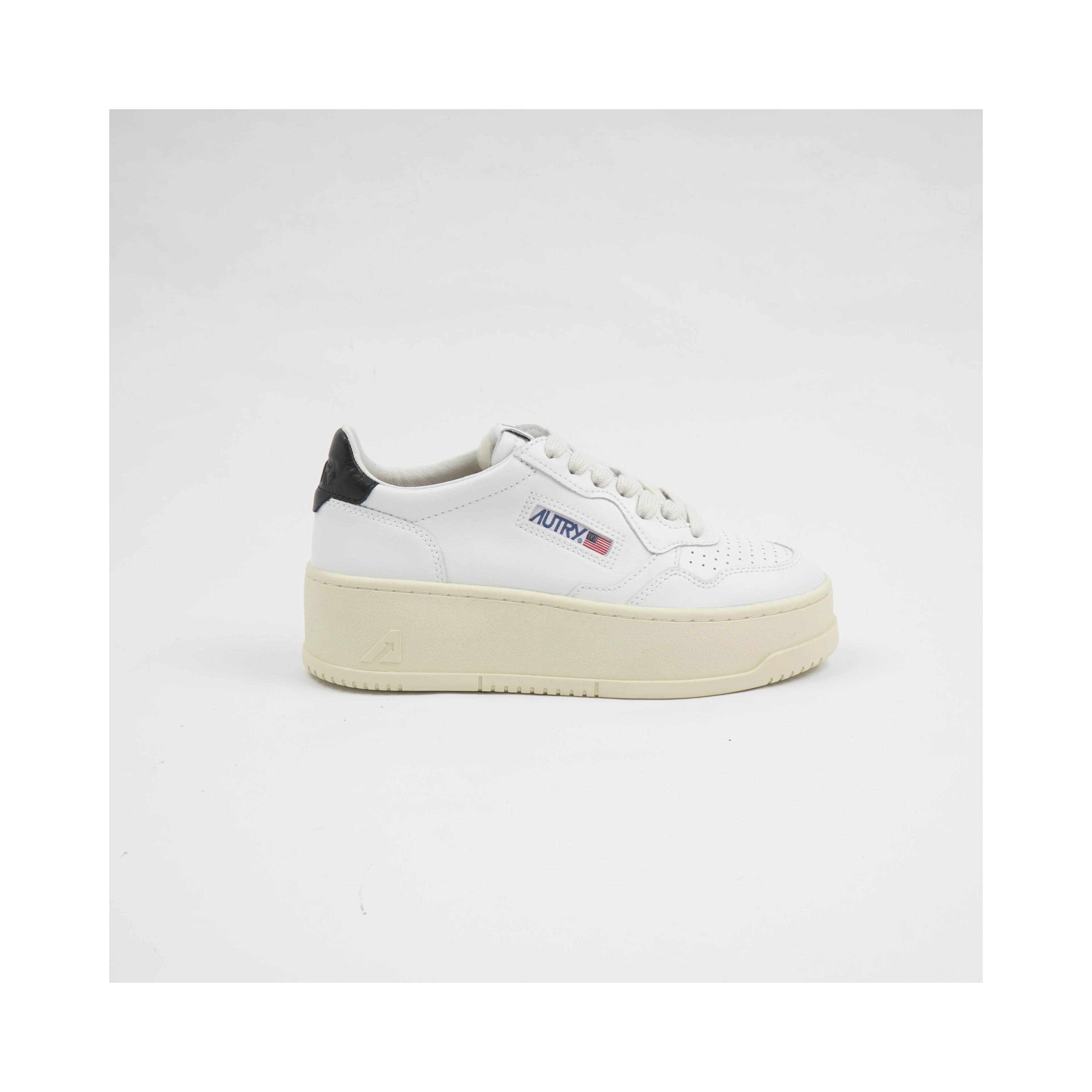 Medalist sneaker