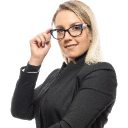 نظارات بلاستيكية سوداء (إطارات)