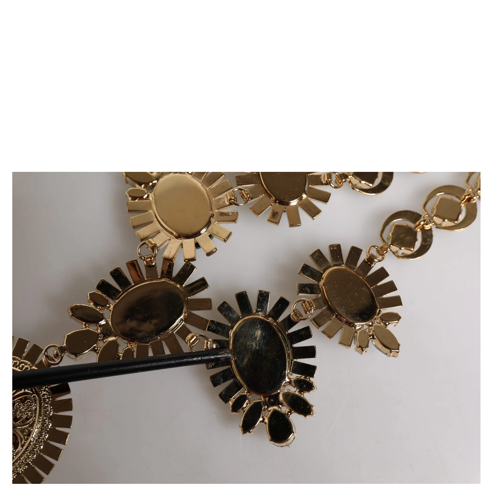 Gold Brass Pietre Oval Crystal Embellished Necklace